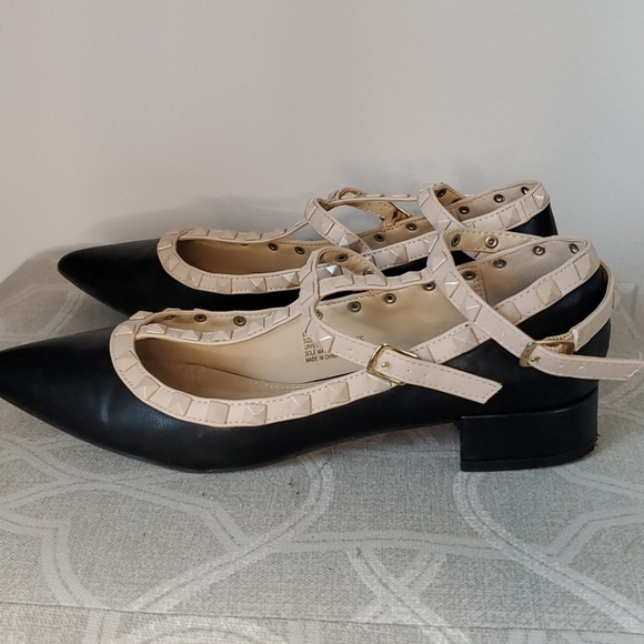 Lulus Shoes - Lulu's Studded Pointed Toe Flats